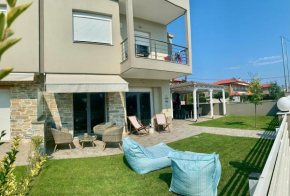 D&G Luxury Villa Nikiti